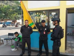 *SAT BRIMOB POLDA JABAR SASAR LINGKUNGAN PERUMAHAN UNTUK BERIKAN HIMBAUAN KAMTIBMAS*