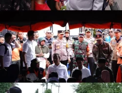 *Kapolda Jabar lakukan pengamanan Wakil Presiden RI Gibran Rakabuming Raka Tinjau Korban Bencana Longsor di Sukabumi*