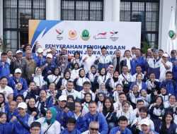 *Kapolda Jabar Hadiri Pemberian Penghargaan Atlet Berprestasi PON XXI dan Peparnas XVII di Gedung Sate Bandung*