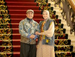 Erwin dan Istri Tampil Menawan, Kota Bandung Juara 1 Fashion Show Karya Kreatif Jawa Barat 2025