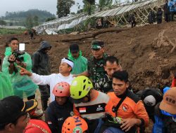 Pangdam III/Siliwangi Tinjau Lokasi Longsor di Pasirlangu, Bandung Barat