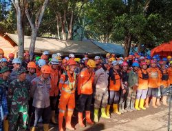 Ribuan Personel Gabungan diterjunkan Mencari Korban Longsor Gunung Burangrang