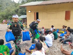 SATGAS YONIF 301/PKS GELAR BAKTI SOSIAL DI PEDALAMAN PAPUA TENGAH